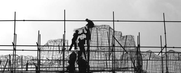 men building mesh worksite